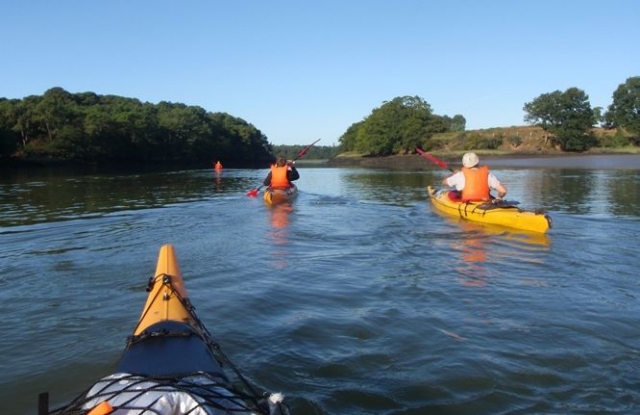  Kayak hike 